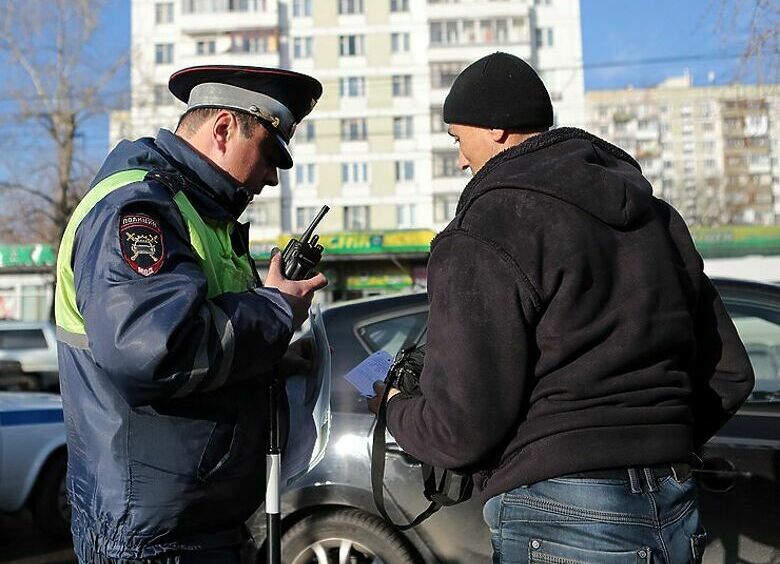 Изображение Почему опасно ездить на машине с запретом на регистрационные действия