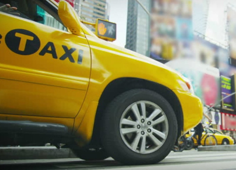 Изображение Почему у машин такси всегда «спущены» шины
