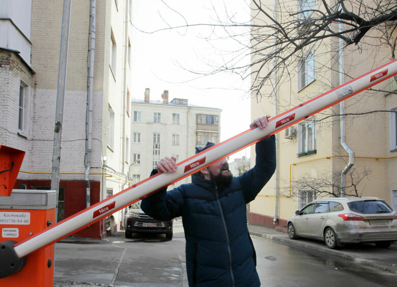 Изображение Как охранники торговых центров в Москве вымогают у водителей деньги за парковку