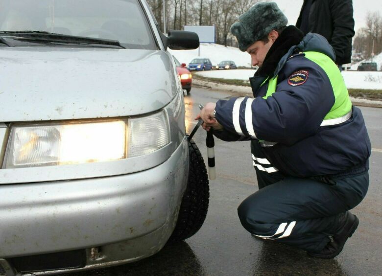 Изображение ГИБДД заставляет водителей иметь два комплекта резины: выбираем зимние шины