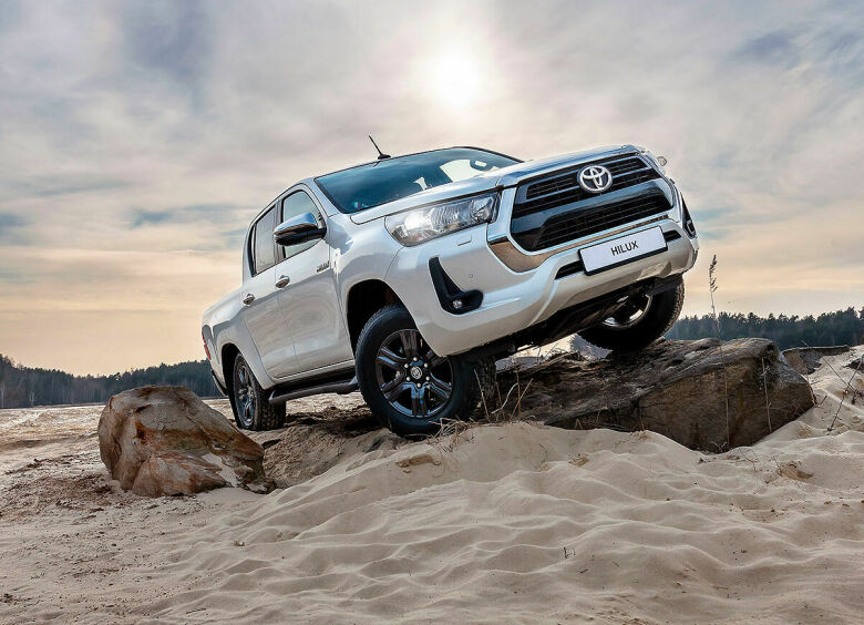 Изображение В России стартовали продажи обновленных Toyota Fortuner и Hilux