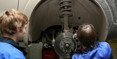 Какие запчасти и жидкости в автомобиле могут служить дольше, чем обещал производитель