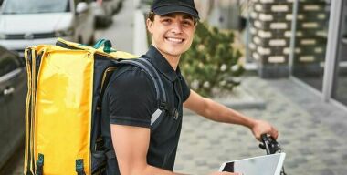 Столичные власти взялись за неграмотных курьеров-велосипедистов