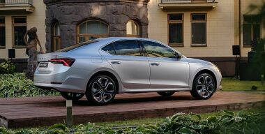 Skoda назвала российские цены на новую Octavia