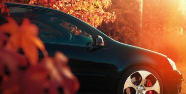 Чего категорически нельзя делать с автомобилем осенью