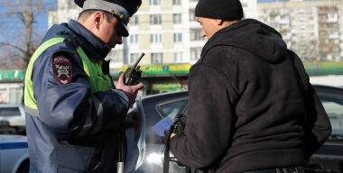 Может ли инспектор ДПС потребовать у водителя паспорт?