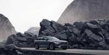 Volvo объявила рублевые цены на обновленные S90 и V90 Cross Country