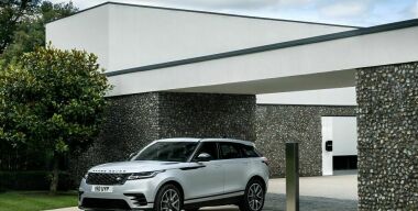Range Rover Velar получил новые моторы и продвинутую мультимедиа-систему