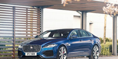 Названы сроки появления в России нового Jaguar XF