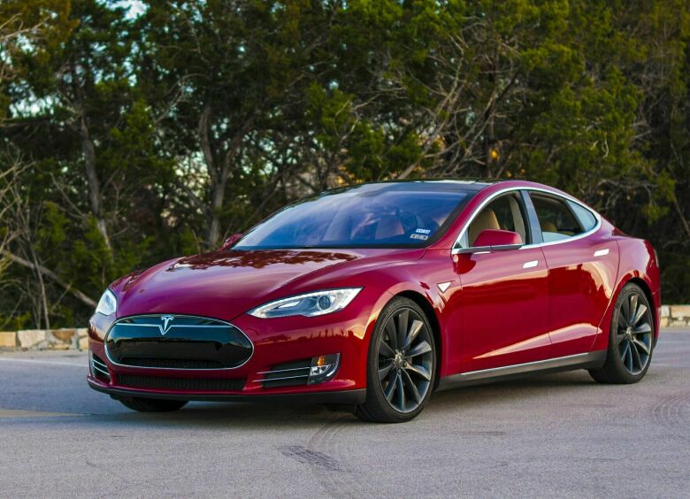 Изображение Tesla намерена создать самый крутой автопилот в мире, но не попадать его в ДТП так и не научила