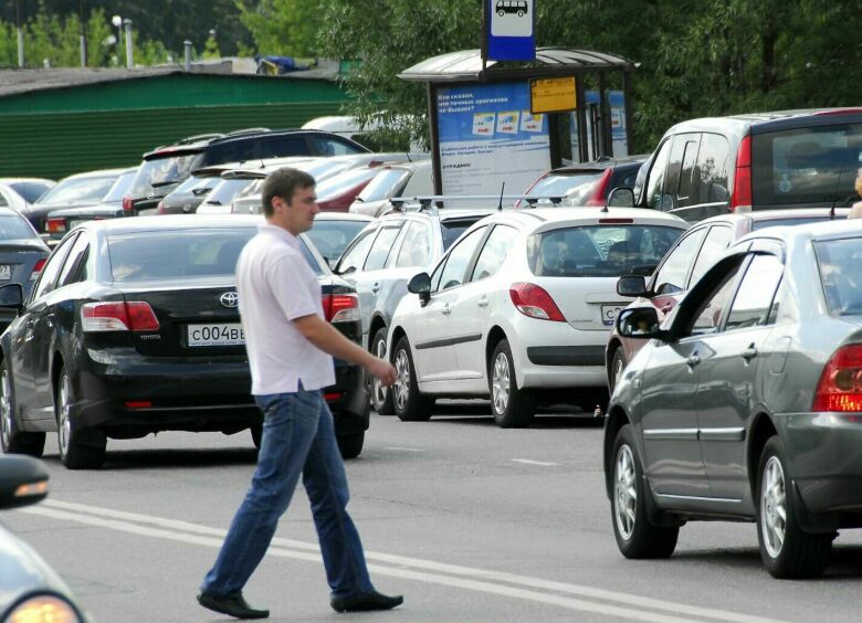Изображение Как могут оштрафовать водителя, уступившего дорогу пешеходу на переходе