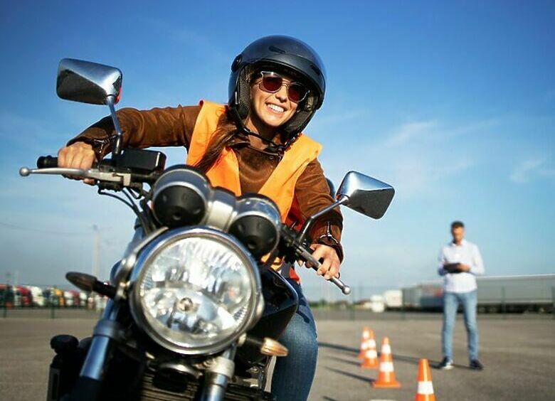 Изображение Мотоциклистов могут начать жестко штрафовать за езду в междурядье