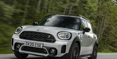 Для богатых «крестьян»: в России начали продавать обновленный кроссовер MINI Countryman