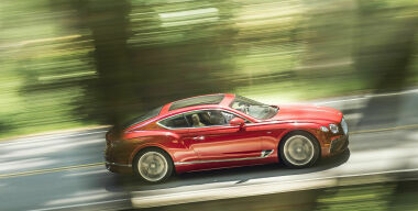 Роскошный Bentley Continental GT получил новые руль и три цвета окраски кузова