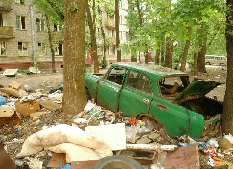 Изображение За брошенную на дороге машину и ее мойку во дворе могут оштрафовать на 35 000 рублей