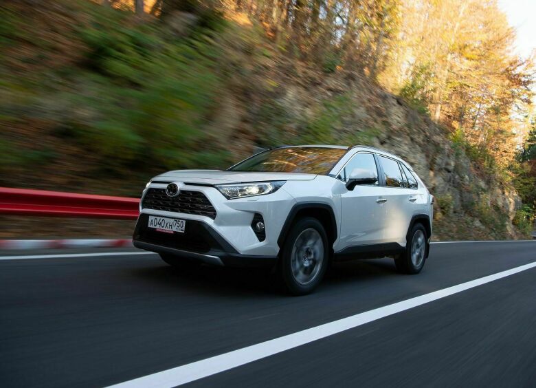 Изображение Самоизоляция в автомобиле: длительный тест-драйв Tоyota RAV4 с мотором 2.0 AWD