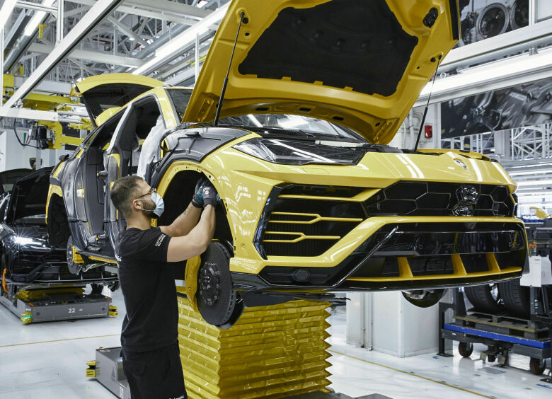 Изображение Lamborghini возобновила производство автомобилей