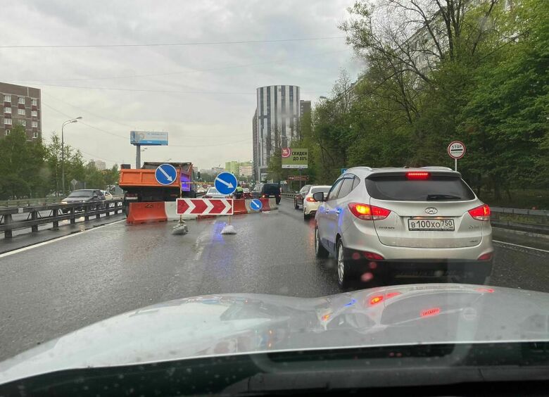 Изображение Полицейские проверки цифровых пропусков у водителей вновь спровоцировали жуткие коронавирусноопасные пробки