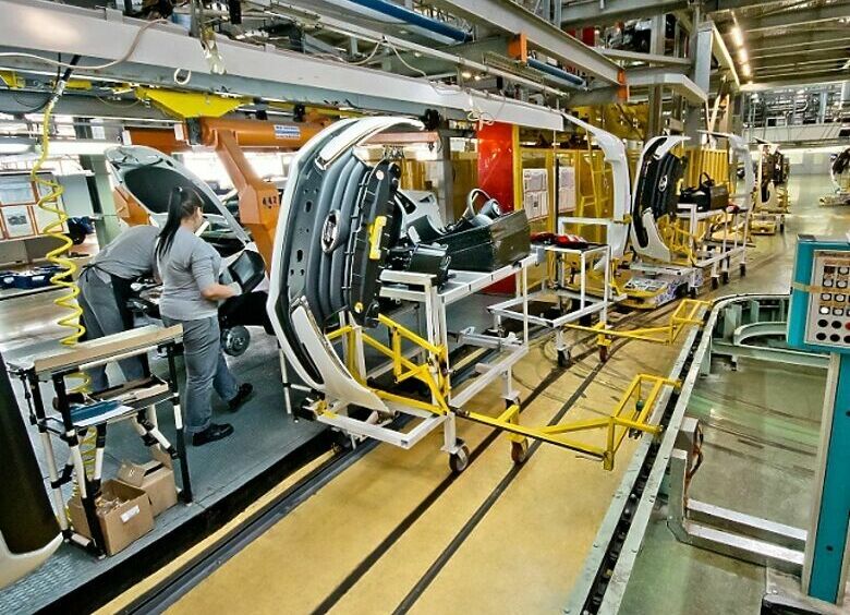 Изображение АВТОВАЗ опять останавливает сборку автомобилей