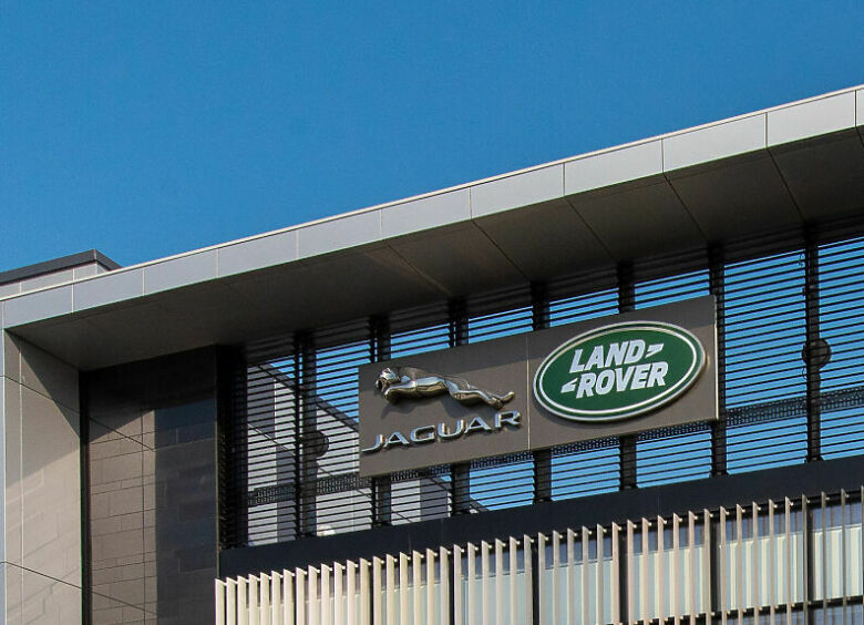 Изображение Jaguar Land Rover начал выпускать средства защиты для медиков