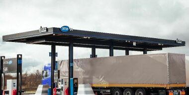 Оставайтесь в машине: водители-профессионалы платят за топливо онлайн