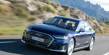 В России стартовали продажи «горячего» Audi S8