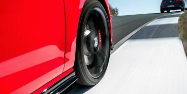 5 «горячих» спорткаров с пробегом не дороже 500 000 рублей