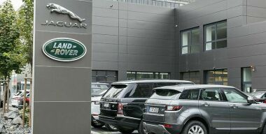 Jaguar Land Rover останавливает работу еще одного завода из-за коронавируса