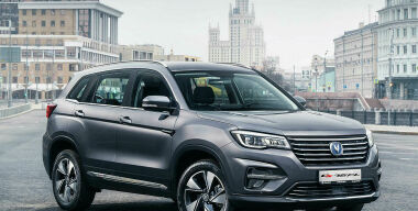 Названа дата начала продаж в России обновленного кроссовера Changan CS75 FL