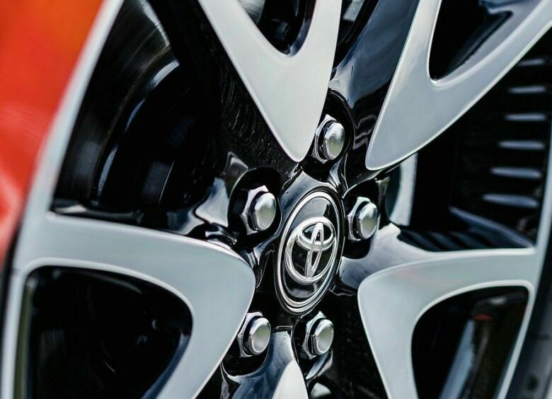 Изображение Toyota дразнит тизером нового полноприводного кроссовера