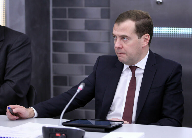 Изображение 5 «свиней» экс-премьера Дмитрия Медведева, подложенных его кабинетом водителям
