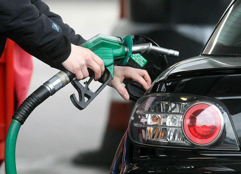 Изображение Почему при дешевеющей нефти не дешевеет бензин на АЗС