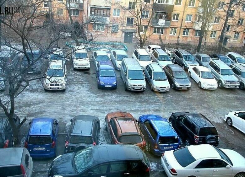 Изображение Не мытьем, так катаньем власти все же запретят парковку во дворах