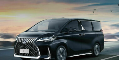 Lexus вывел на рынок свой первый минивэн