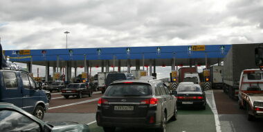 Госдума запретила ездить бесплатно по платным трассам