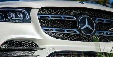 Премиальные автомобили в России покупают лучше машин массового сегмента