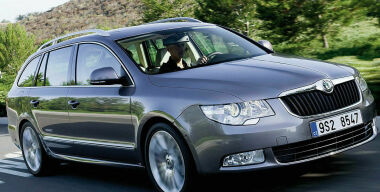 В России отзывают почти 6000 автомобилей Skoda из-за проблем с «поворотниками»