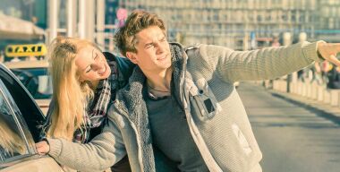 Попариться и расписаться: таксисты рассказали, где влюбленные проводили День святого Валентина