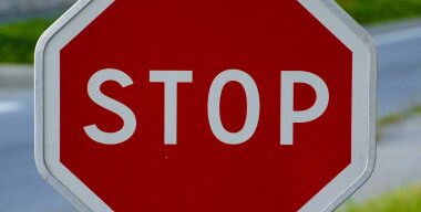 На игнор каких дорожных знаков ГИБДД закрывает глаза