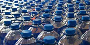 Почему опасно покупать «незамерзайку» в магазинах и по интернету