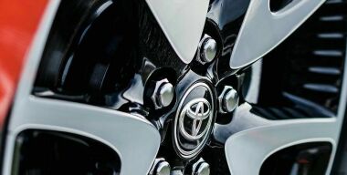 Toyota дразнит тизером нового полноприводного кроссовера