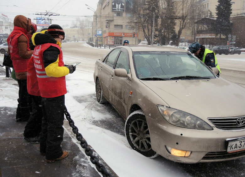 Изображение 5 ситуаций, когда обязательно нужно включать «аварийку», но не все это делают