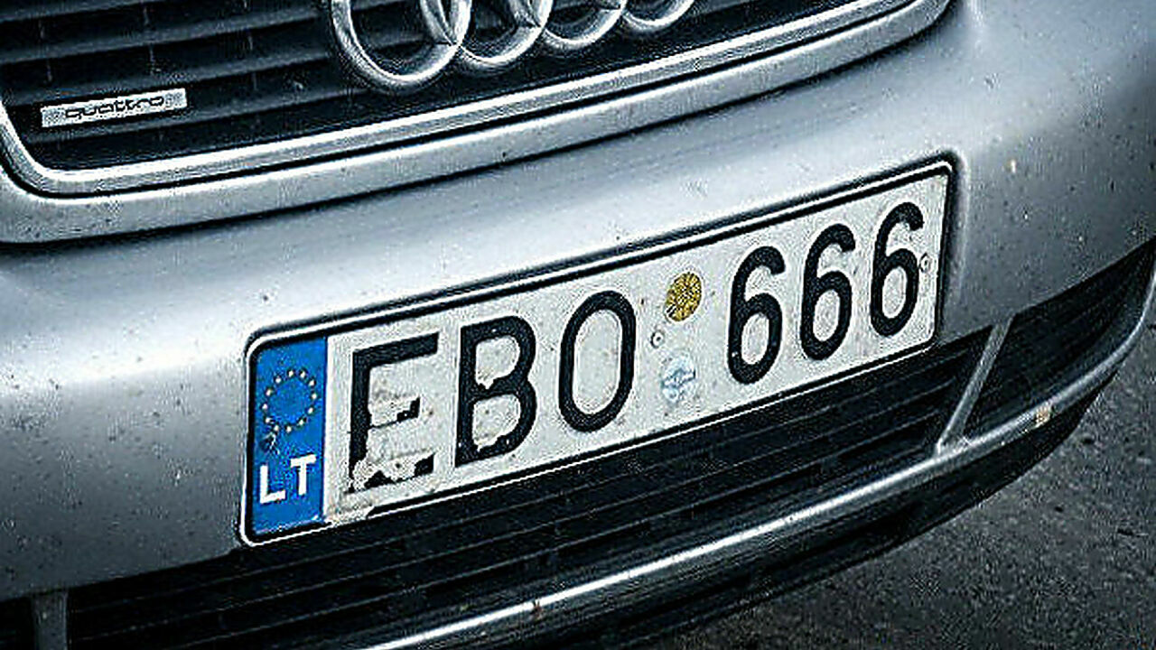 Европейские номера в россии. Номерные знаки Литвы. Литовские номера машин. Европейские номерные знаки. Автомобильные номерные знаки европейского Союза.