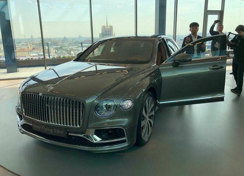 Изображение В России стартовали продажи нового роскошного седана Bentley Flying Spur