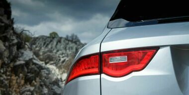 Обновленный Jaguar F-Pace засняли во время дорожных тестов