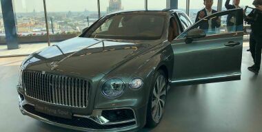В России стартовали продажи нового роскошного седана Bentley Flying Spur