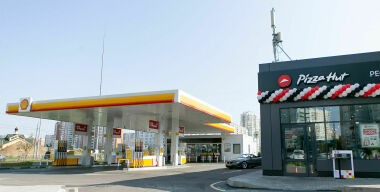 В России открылась первая пиццерия на АЗС