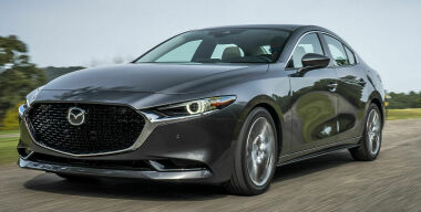 Седан Mazda3 появится в России 1 октября