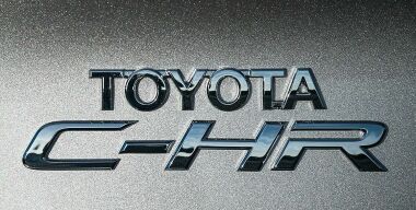 Продажи обновленного кроссовера Toyota C-HR начнутся до конца 2019 года