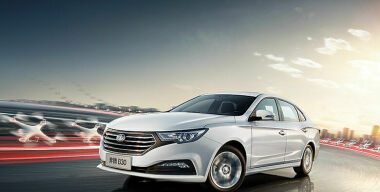 Китайцы везут в Россию сверхбюджетный седан FAW Besturn B30